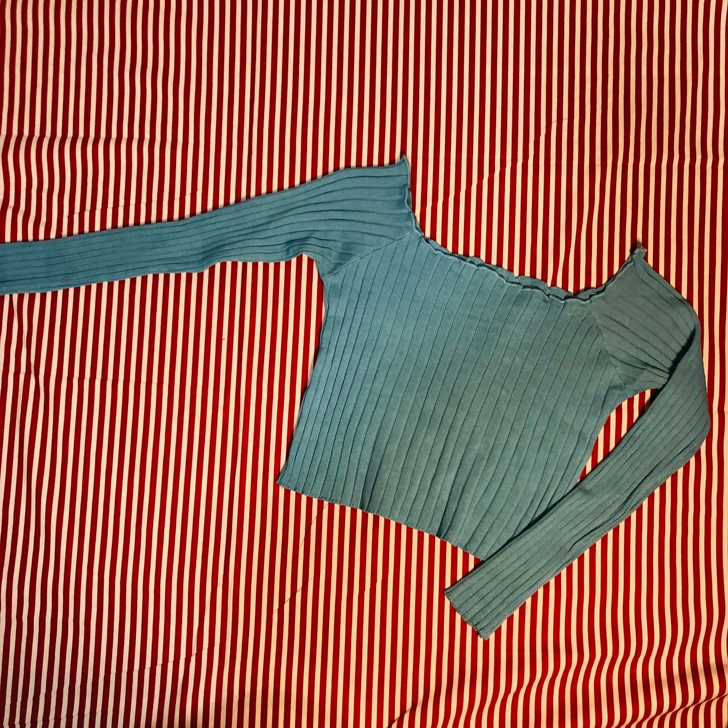 リブスクープネックTシャツ