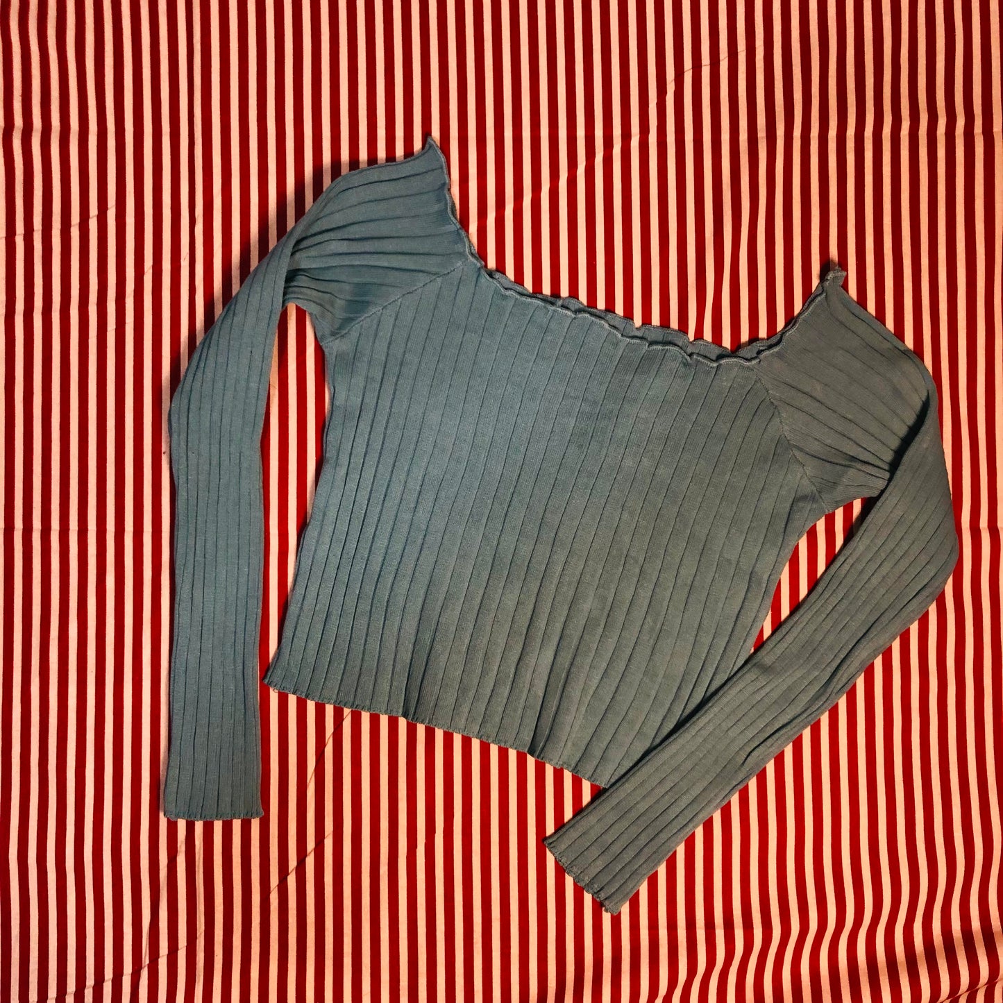リブスクープネックTシャツ