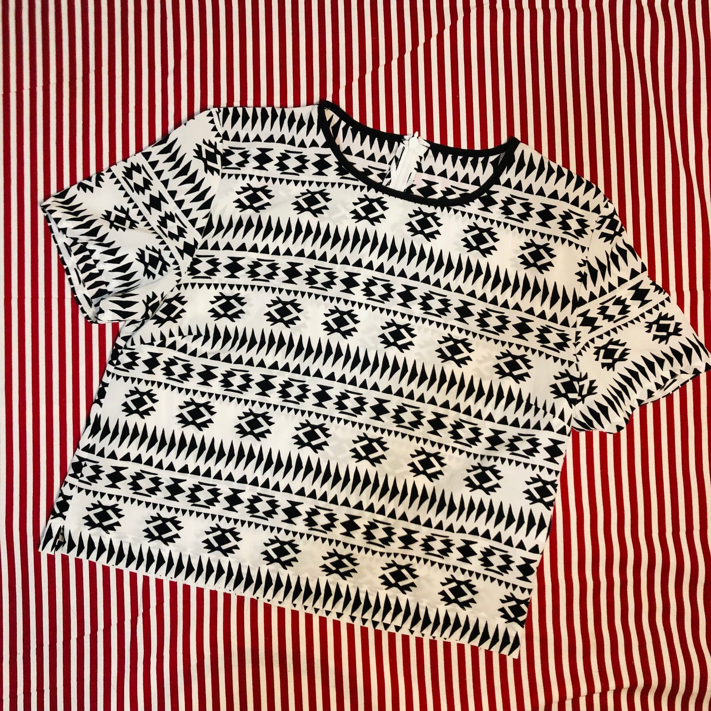 総柄ショート丈トップス