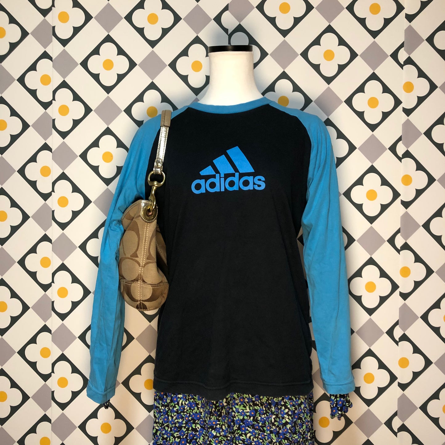 adidasロンT